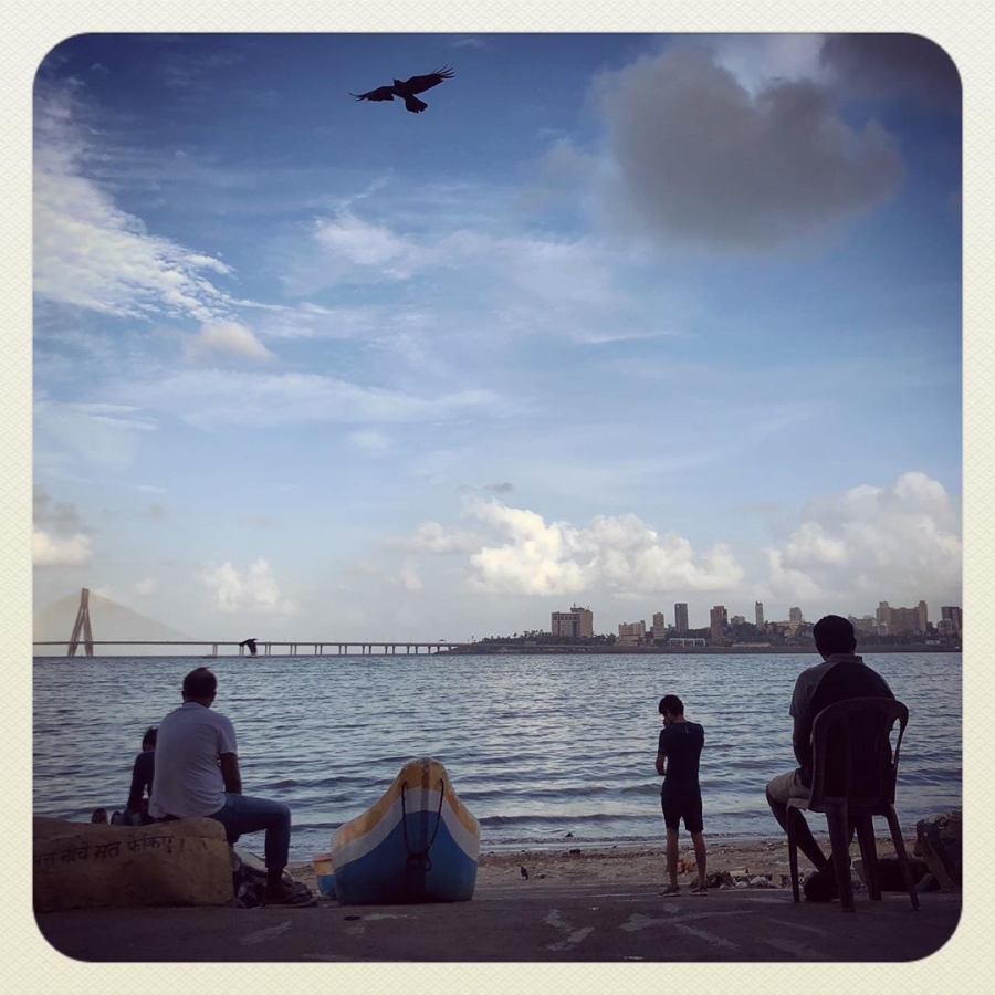 people by the mumbai sea
