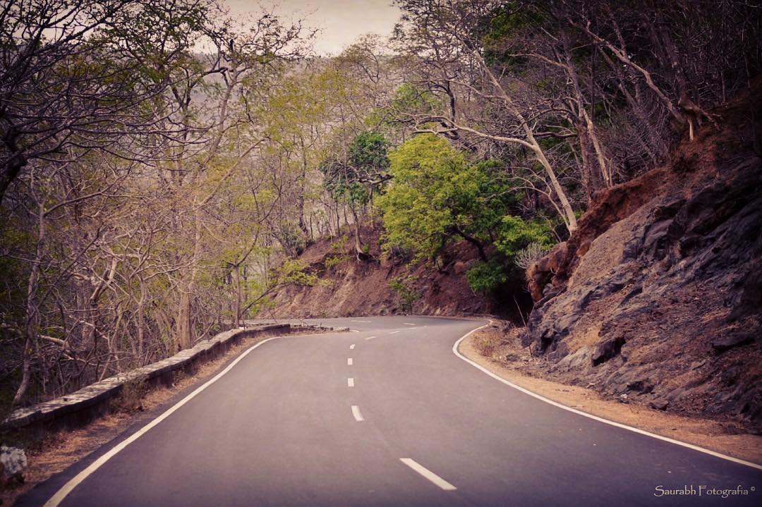 road in india